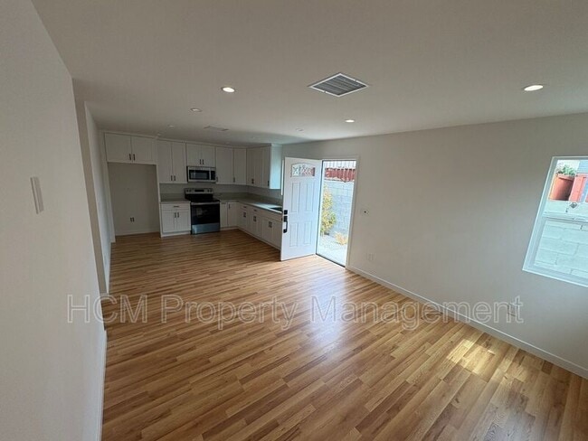 858 W 47th St in Los Angeles, CA - Building Photo - Building Photo