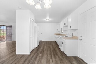 667 Kamehameha Hwy in Pearl City, HI - Foto de edificio - Building Photo