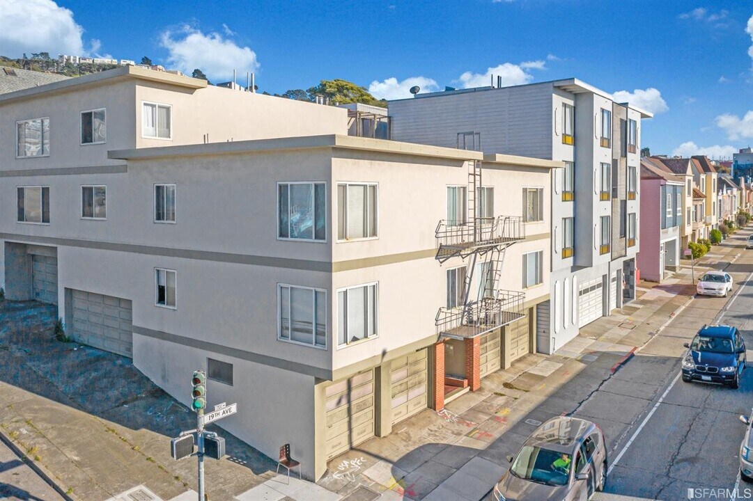 1700 19th Ave in San Francisco, CA - Building Photo