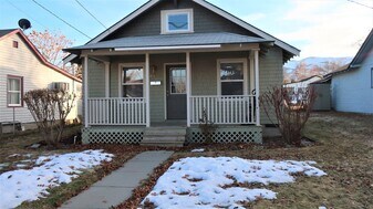 1019 W Park St in Wenatchee, WA - Building Photo