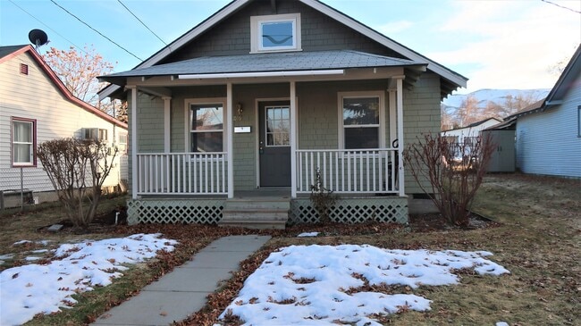 property at 1019 W Park St