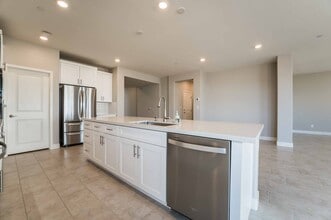 410 Spring Dove Avenue in Henderson, NV - Building Photo - Building Photo