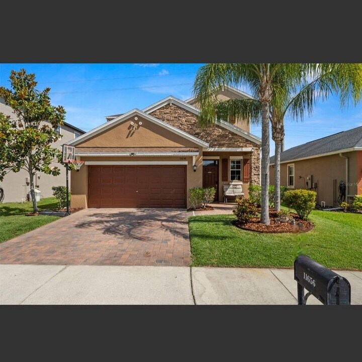 11656 Lake Blvd in Trinity, FL - Building Photo