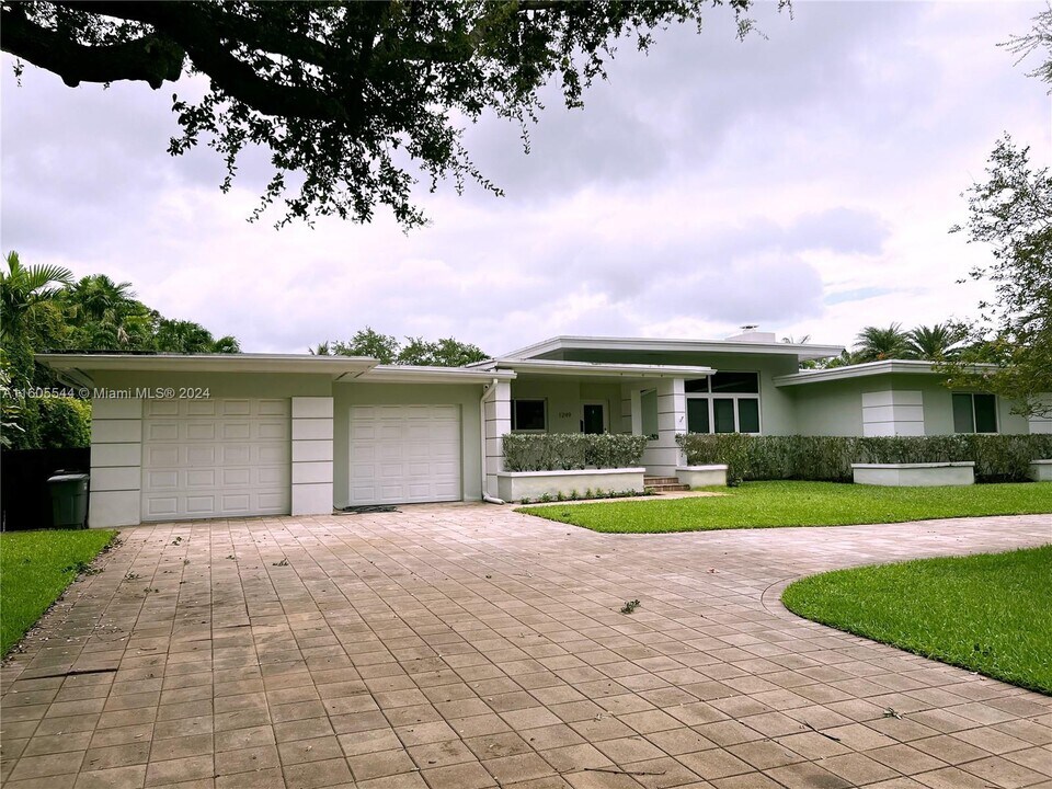 1249 NE 97th St in Miami Shores, FL - Foto de edificio