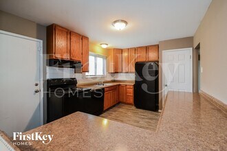 5707 Hidden Cove Ln in Florissant, MO - Foto de edificio - Building Photo