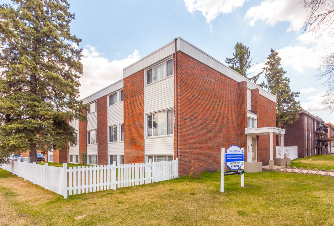 Rhodes House in Edmonton, AB - Building Photo