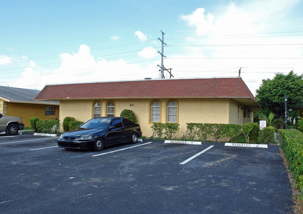 621 Kathy Ln in Margate, FL - Foto de edificio