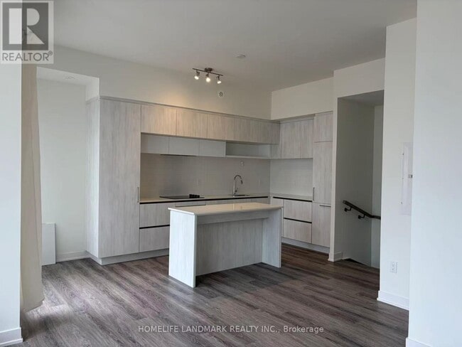 8 David Eyer Rd in Richmond Hill, ON - Building Photo - Building Photo