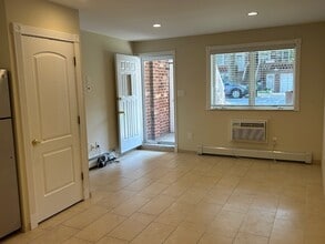 180 Bay 8th St, Unit Walk-In Apartment in Brooklyn, NY - Building Photo - Building Photo
