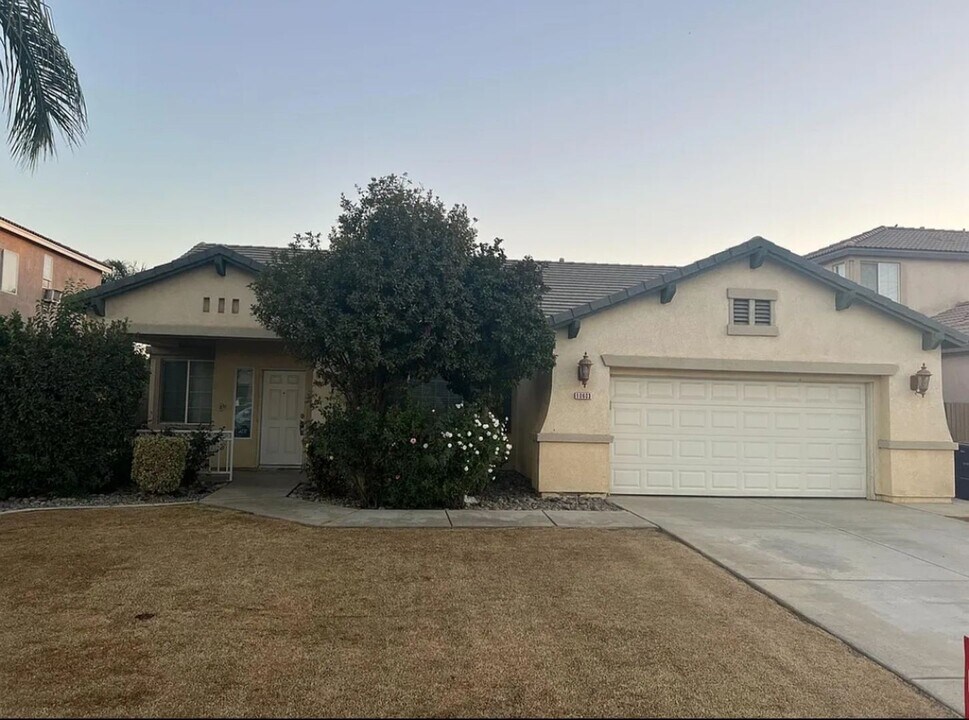 10603 Vista Bonita Dr in Bakersfield, CA - Building Photo