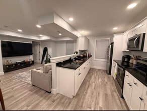 143 Chelmsford St, Unit Unit 3 in Lowell, MA - Building Photo - Building Photo