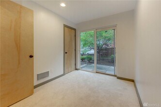 4032 Pasadena Pl NE in Seattle, WA - Building Photo - Building Photo