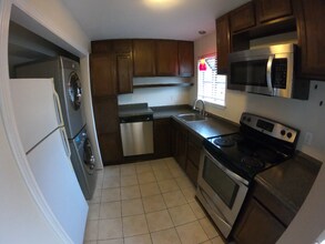 404 Manuel Dr in College Station, TX - Building Photo - Building Photo