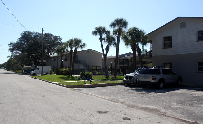 Sunset Oaks in St. Petersburg, FL - Building Photo - Building Photo