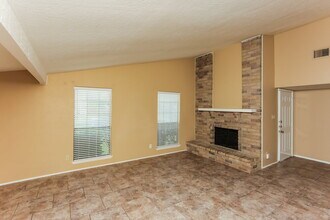 515 Nora Ln in Desoto, TX - Building Photo - Building Photo