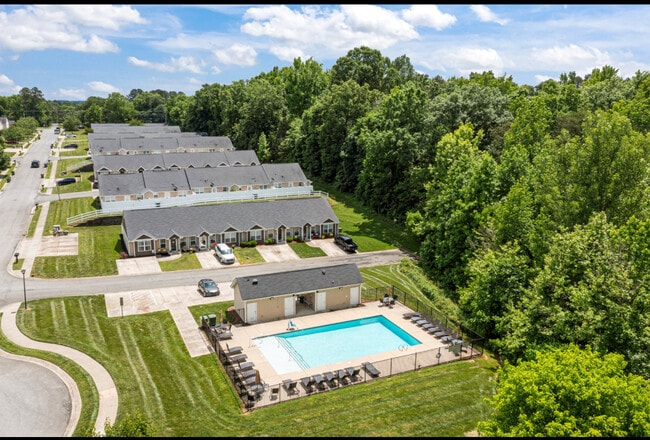 112 St Vincent Pl in Mount Holly, NC - Building Photo - Building Photo