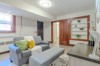 Kent Manor in Chatham, ON - Building Photo - Interior Photo