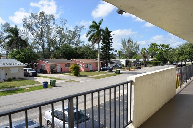 220 SW 9th Ave in Hallandale Beach, FL - Building Photo - Building Photo