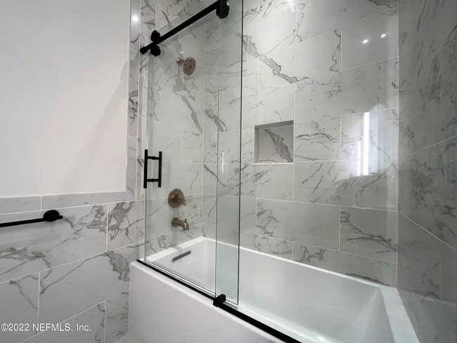 1733 MEMORIAL PARK Ter in Jacksonville, FL - Building Photo - Building Photo