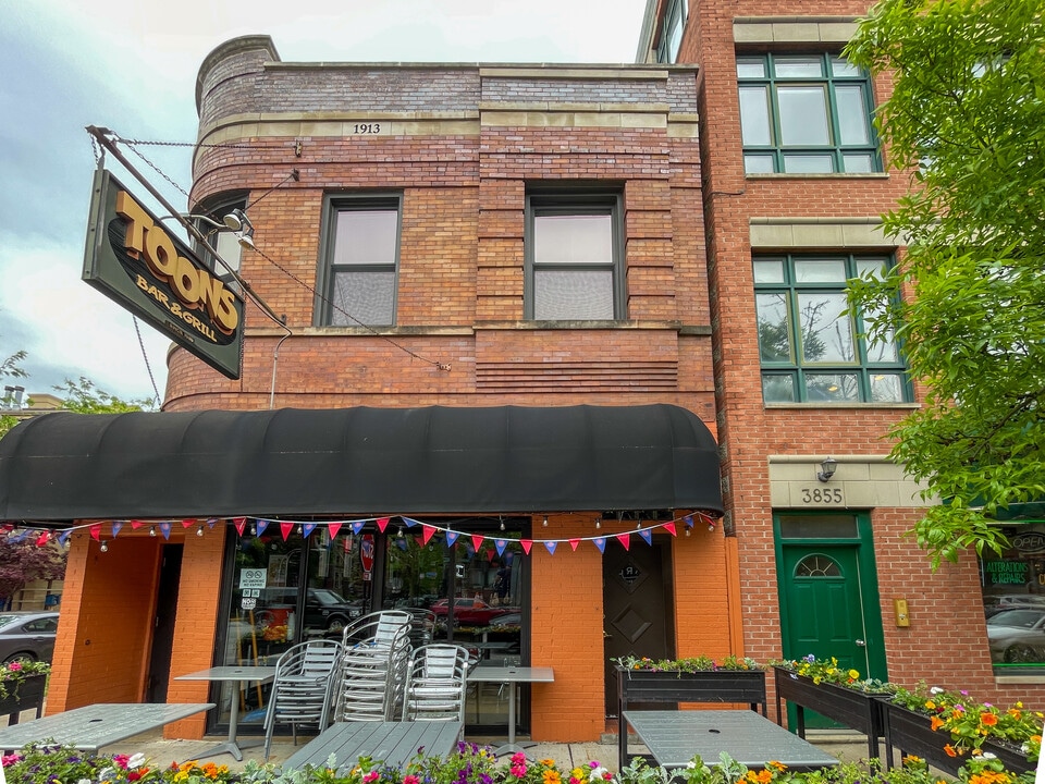 3857 N Southport Ave, Unit 2 in Chicago, IL - Building Photo