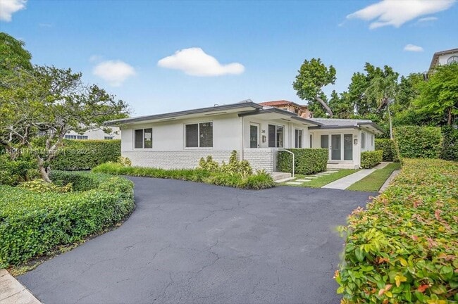 349 Santander Ave in Coral Gables, FL - Building Photo - Building Photo