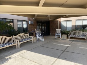 Luther Park Apartments in Des Moines, IA - Foto de edificio - Building Photo