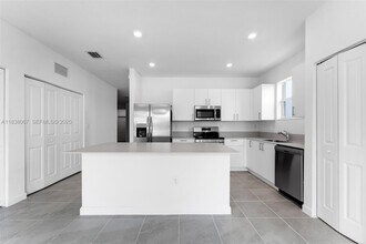 2960 SE 23rd St in Homestead, FL - Building Photo - Building Photo