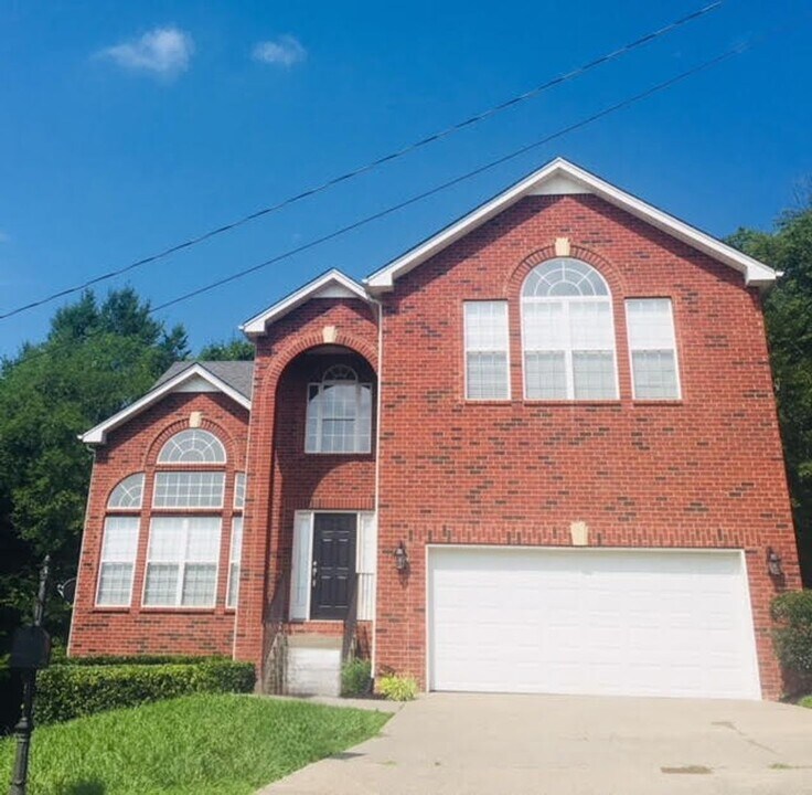 7091 Red Apple Rd in Nashville, TN - Building Photo