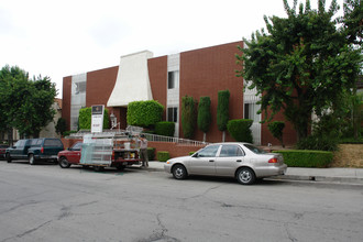 345 E Santa Anita Ave in Burbank, CA - Building Photo - Building Photo