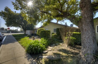 1136 Sylmar Ave in Clovis, CA - Building Photo - Building Photo