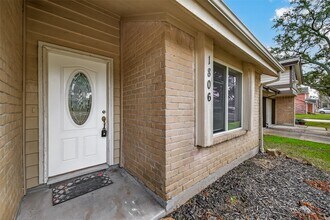 1806 Foxlake Dr in Houston, TX - Building Photo - Building Photo