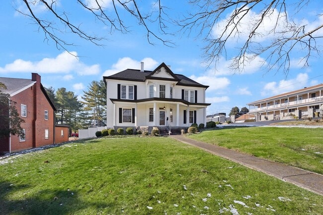 property at 406 N Main St