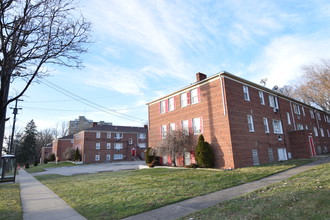 Coventry Park Apartments in East Cleveland, OH - Foto de edificio - Building Photo