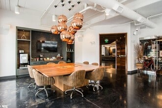 212 E Broad St, Unit Gingham in Greenville, SC - Building Photo - Building Photo