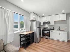 6980 Lisbon St in San Diego, CA - Building Photo