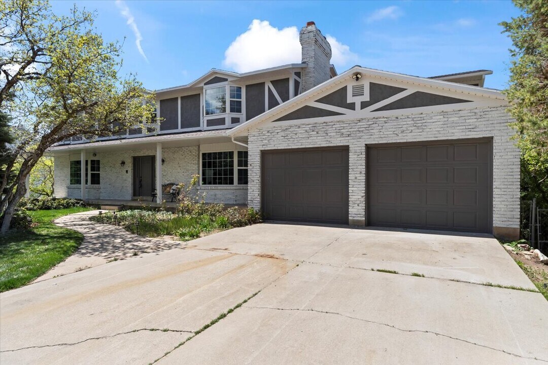 717 Woodridge Dr in Layton, UT - Building Photo