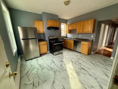 180 Quincy St in Boston, MA - Building Photo