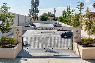 Oak Park Apartments in Monrovia, CA - Building Photo - Building Photo