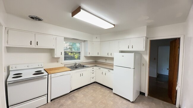 717 S Eastside Dr in Bloomington, IN - Building Photo - Building Photo