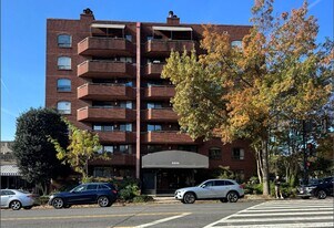 4444 Connecticut Ave NW in Washington, DC - Building Photo