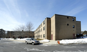 Friendship Gardens in Howell, NJ - Building Photo - Building Photo