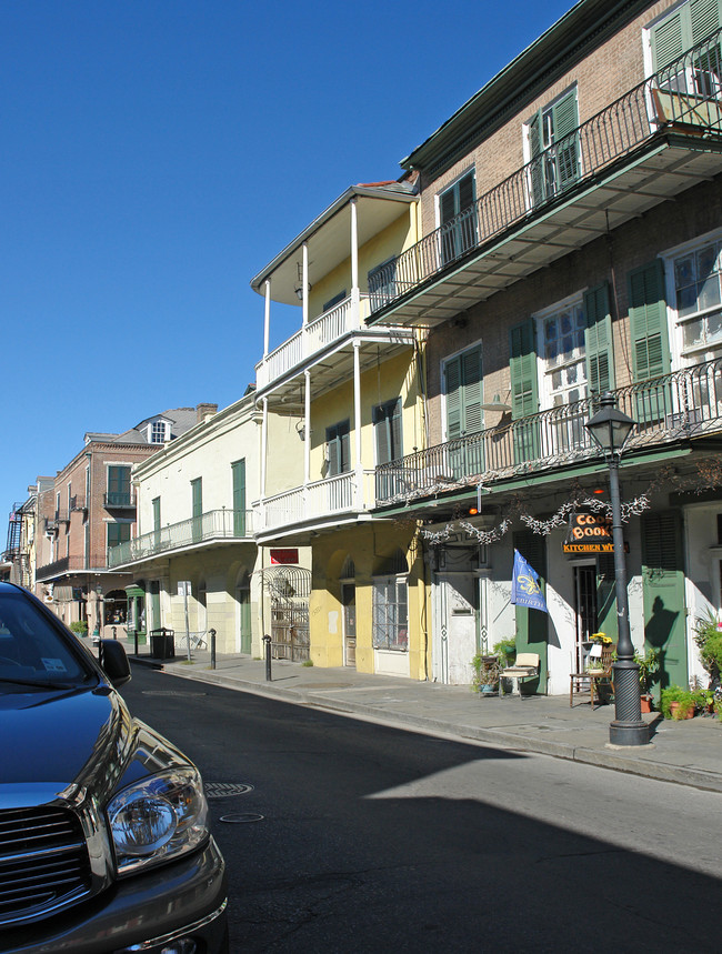 637 Toulouse St in New Orleans, LA - Foto de edificio - Building Photo