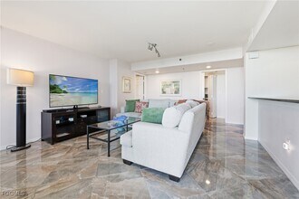 6585 Nicholas Blvd in Naples, FL - Building Photo - Building Photo