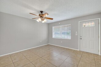 920 Cedar Cir in Tavares, FL - Building Photo - Building Photo