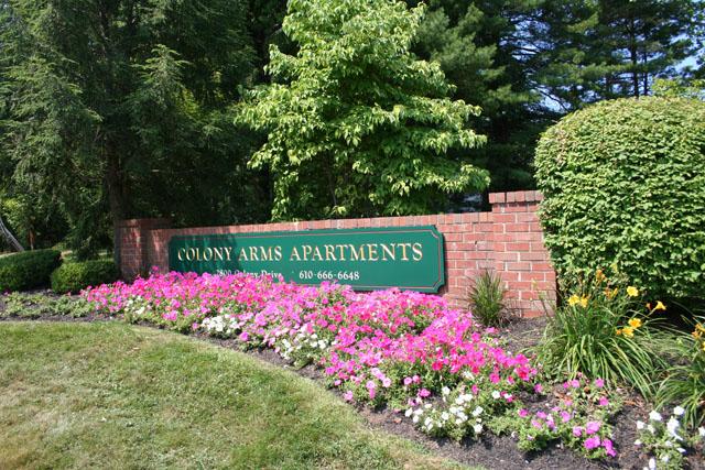 Colony Arms in Audubon, PA - Foto de edificio