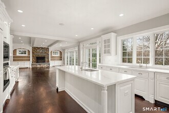 93 Mansfield Ave in Darien, CT - Building Photo - Building Photo