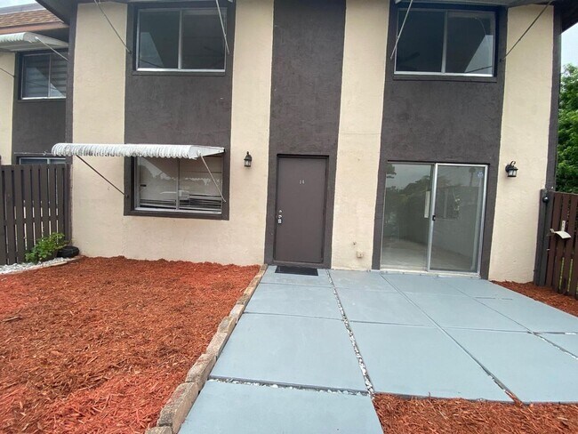 2130 Sherwood Forest Blvd in West Palm Beach, FL - Building Photo - Building Photo