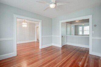 25 Roslyn St, Unit 10 in Salem, MA - Building Photo - Building Photo