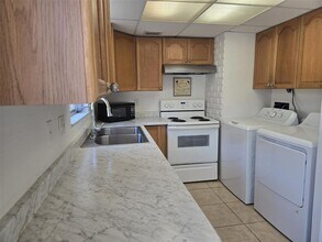 210 Amherst Ave in Sarasota, FL - Building Photo - Building Photo