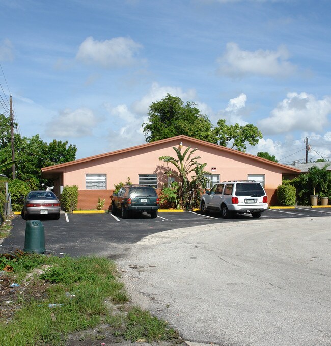 1861 NW 59th Ave in Fort Lauderdale, FL - Building Photo - Building Photo